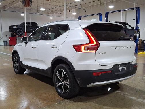 2023 Volvo XC40 B5 Plus Bright Theme