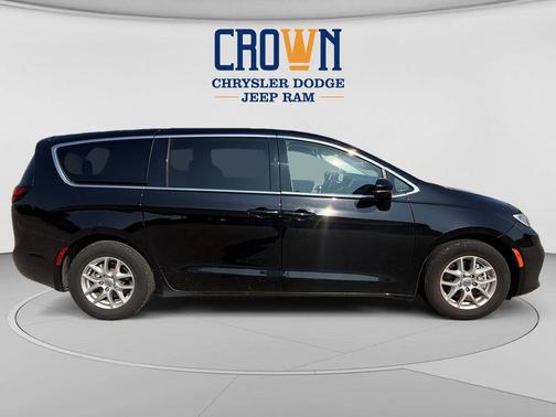 Diamond Black Crystal Pearlcoat 2024 Chrysler Pacifica Touring L