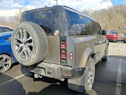 2024 Land Rover Defender 110 P400 X-Dynamic SE