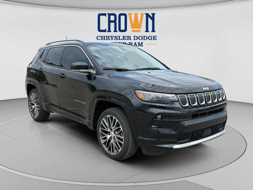 Diamond Black Crystal Pearlcoat 2022 Jeep Compass Limited