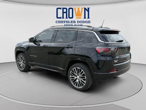 Diamond Black Crystal Pearlcoat 2022 Jeep Compass Limited