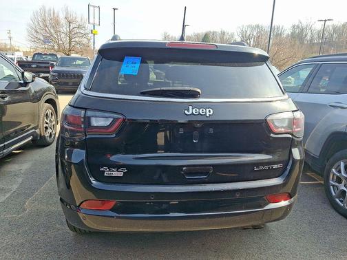 Diamond Black Crystal Pearlcoat 2022 Jeep Compass Limited