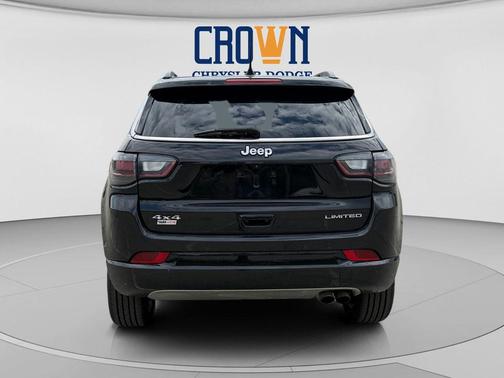 Diamond Black Crystal Pearlcoat 2022 Jeep Compass Limited