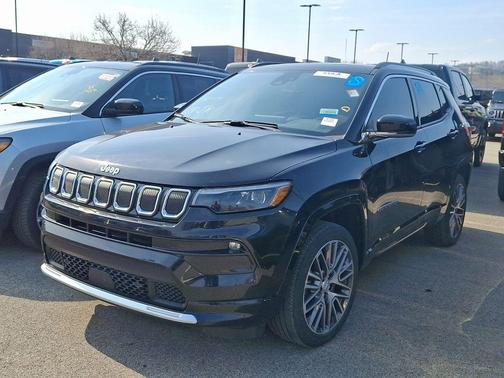 Diamond Black Crystal Pearlcoat 2022 Jeep Compass Limited