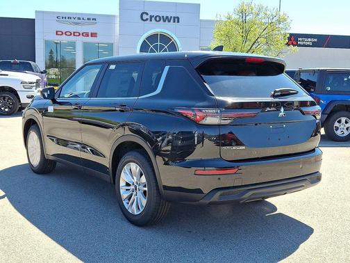 Black Diamond 2026 Mitsubishi Outlander ES S-AWC