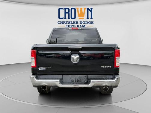 Diamond Black Crystal Pearlcoat 2022 RAM 1500 Big Horn/Lone Star