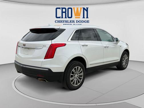 Crystal White Tricoat 2017 Cadillac XT5 Base