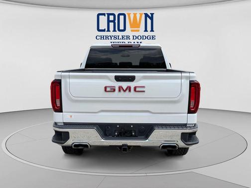 White Frost Tricoat 2022 GMC Sierra 1500 SLT
