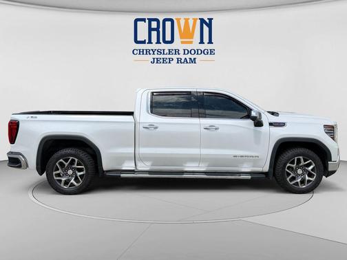 White Frost Tricoat 2022 GMC Sierra 1500 SLT