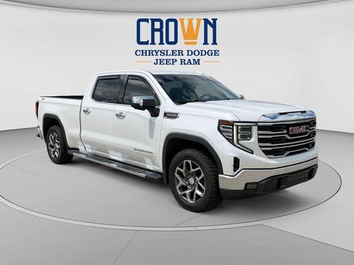 White Frost Tricoat 2022 GMC Sierra 1500 SLT