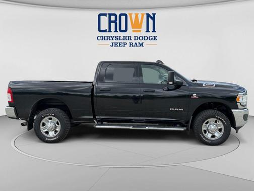 Diamond Black Crystal Pearlcoat 2019 RAM 3500 Tradesman Crew Cab 4x4 6'4' Box