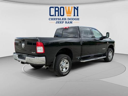 Diamond Black Crystal Pearlcoat 2019 RAM 3500 Tradesman Crew Cab 4x4 6'4' Box
