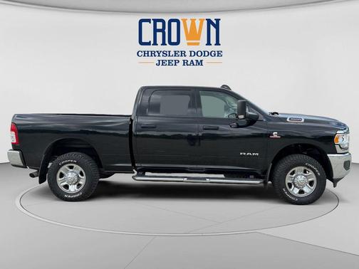Diamond Black Crystal Pearlcoat 2019 RAM 3500 Tradesman Crew Cab 4x4 6'4' Box