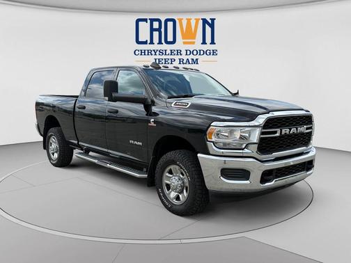 Diamond Black Crystal Pearlcoat 2019 RAM 3500 Tradesman Crew Cab 4x4 6'4' Box