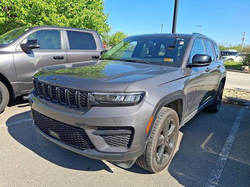 Baltic Gray Metallic Clearcoat 2023 Jeep Grand Cherokee Altitude