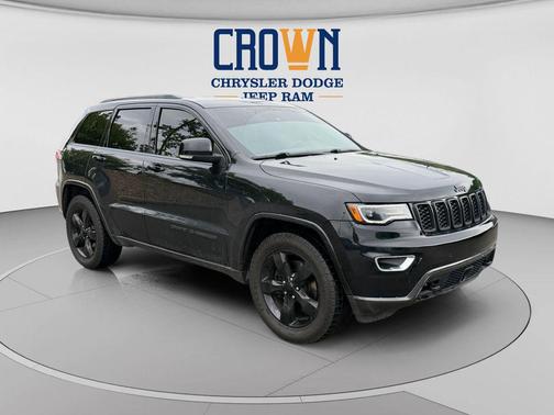 Diamond Black Crystal Pearlcoat 2018 Jeep Grand Cherokee Sterling Edition