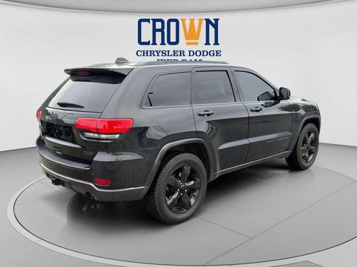 Diamond Black Crystal Pearlcoat 2018 Jeep Grand Cherokee Sterling Edition