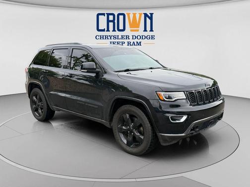 Diamond Black Crystal Pearlcoat 2018 Jeep Grand Cherokee Sterling Edition
