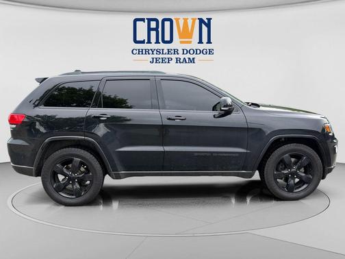 Diamond Black Crystal Pearlcoat 2018 Jeep Grand Cherokee Sterling Edition