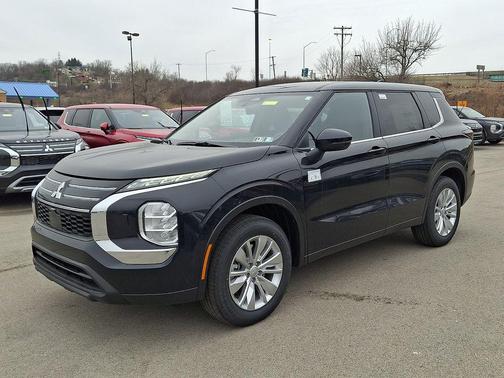Labrador Black Pearl 2026 Mitsubishi Outlander ES 1.5T S-AWC
