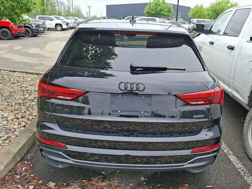 Mythos Black Metallic 2022 Audi Q3 45 S line Premium
