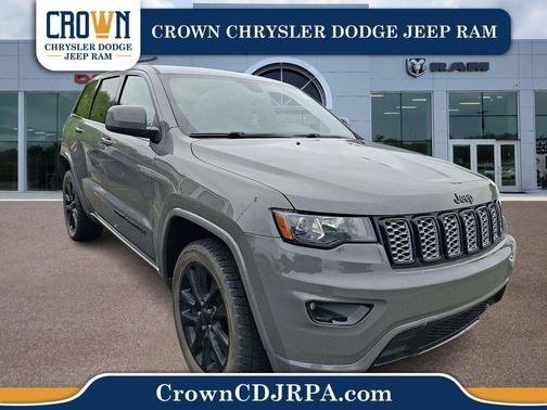 Sting-Gray Clearcoat 2019 Jeep Grand Cherokee Altitude