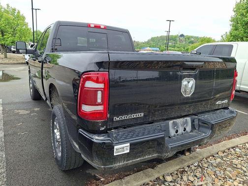Diamond Black Crystal Pearlcoat 2024 RAM 2500 Laramie Crew Cab 4x4 6'4' Box