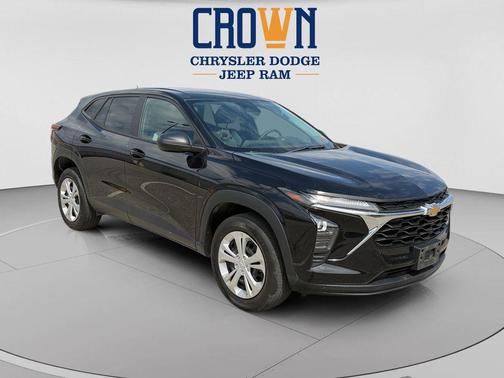 Mosaic Black Metallic 2024 Chevrolet Trax LS