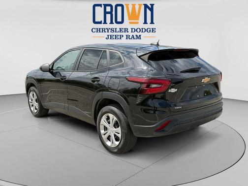 Mosaic Black Metallic 2024 Chevrolet Trax LS