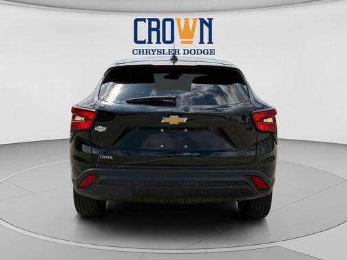 Mosaic Black Metallic 2024 Chevrolet Trax LS