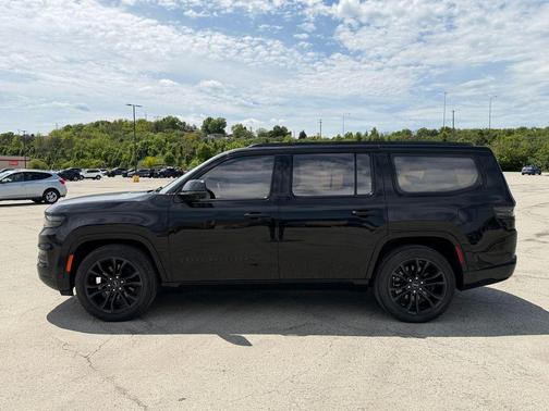 Diamond Black Crystal Pearlcoat 2023 Jeep Grand Wagoneer Obsidian 4x4