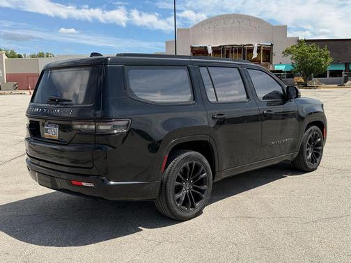 Diamond Black Crystal Pearlcoat 2023 Jeep Grand Wagoneer Obsidian 4x4
