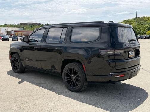 Diamond Black Crystal Pearlcoat 2023 Jeep Grand Wagoneer Obsidian 4x4
