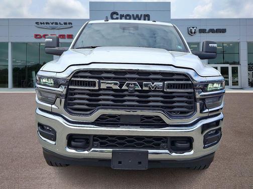 Bright White Clearcoat 2026 RAM 2500 Big Horn Crew Cab 4x4 6'4' Box