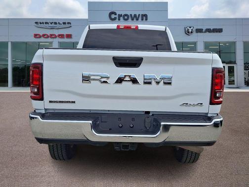 Bright White Clearcoat 2026 RAM 2500 Big Horn Crew Cab 4x4 6'4' Box