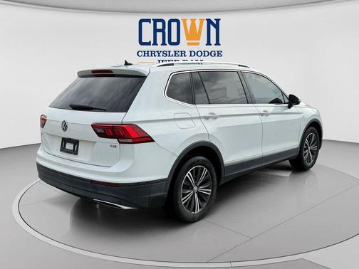Pure White 2018 Volkswagen Tiguan 2.0T SEL