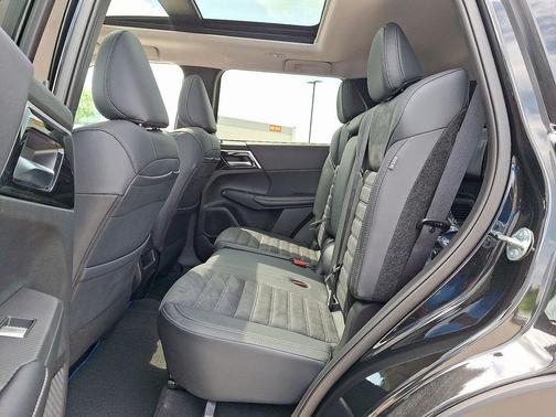 Black Diamond 2025 Mitsubishi Outlander PHEV SE S-AWC