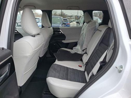 White Diamond 2026 Mitsubishi Outlander SE 1.5T S-AWC