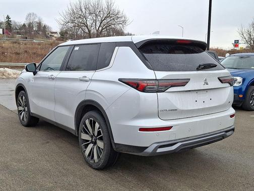 White Diamond 2026 Mitsubishi Outlander SE 1.5T S-AWC