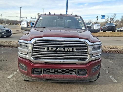 2024 RAM 3500 Laramie Crew Cab 4x4 8' Box