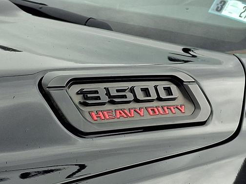 Diamond Black Crystal Pearlcoat 2019 RAM 3500 Big Horn Crew Cab 4x4 6'4' Box