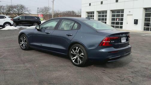 2023 Volvo S60 B5 Core Dark Theme