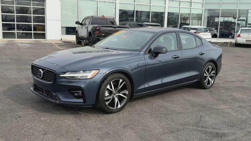 2023 Volvo S60 B5 Core Dark Theme