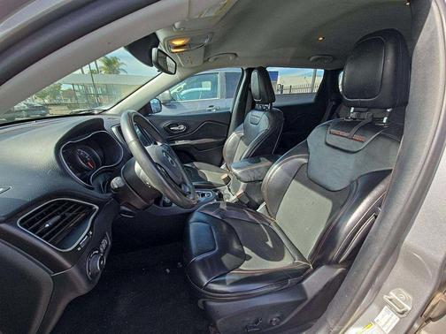 2020 Jeep Cherokee Trailhawk