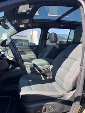 2025 GMC Acadia AWD AT4