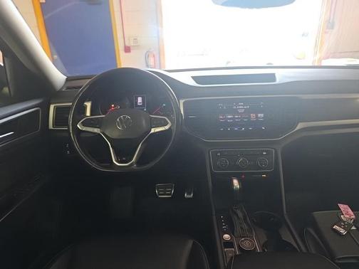 Deep Black 2021 Volkswagen Atlas 3.6L SE w/Technology