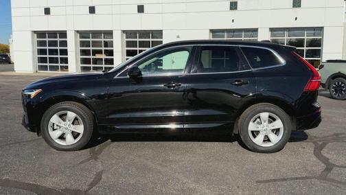 2022 Volvo XC60 B5 Momentum
