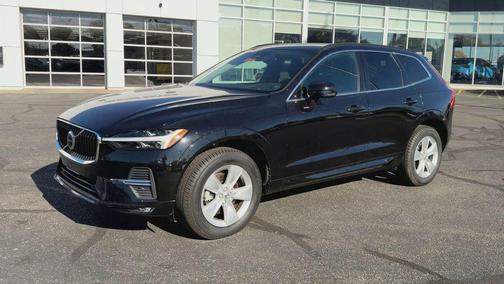 2022 Volvo XC60 B5 Momentum