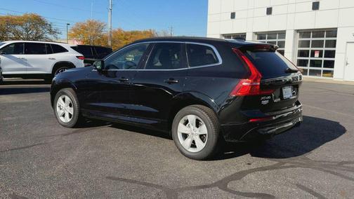 2022 Volvo XC60 B5 Momentum