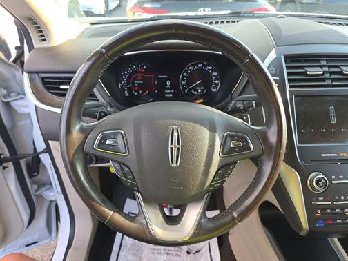 White 2019 Lincoln MKC Reserve